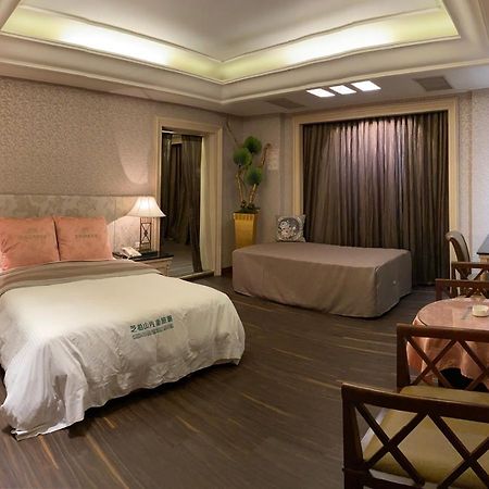 Zhi Baishan Motel Zhunan Ngoại thất bức ảnh